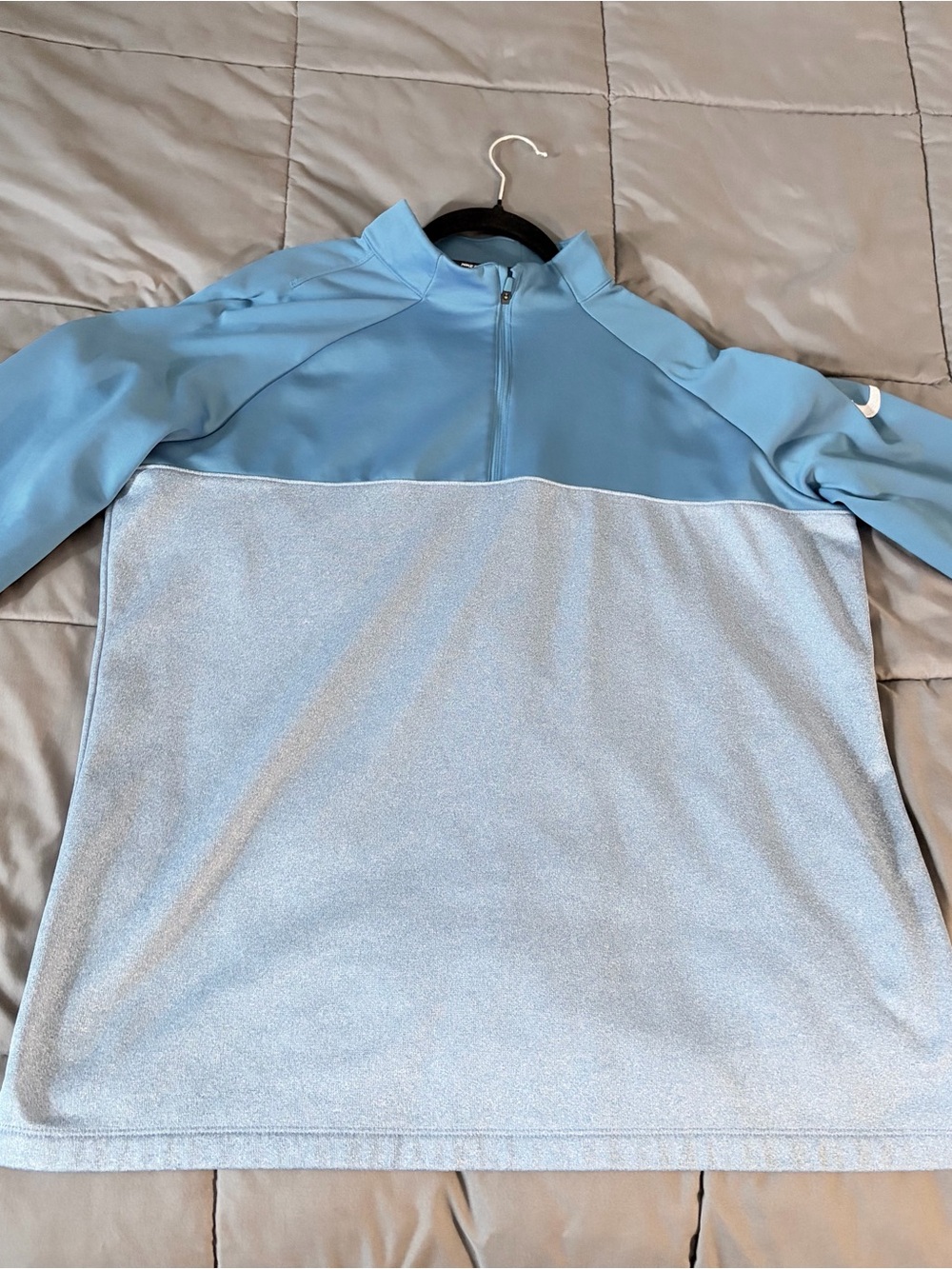 Nike Men’s Light Blue Two-Tone Quarter-Zip Sweatshirt